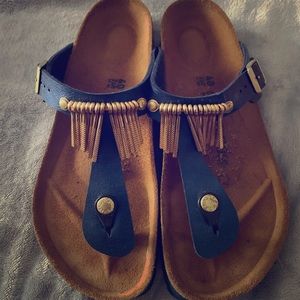 Birkenstock’s Gizeh Navy with Gold Fringe Size 40